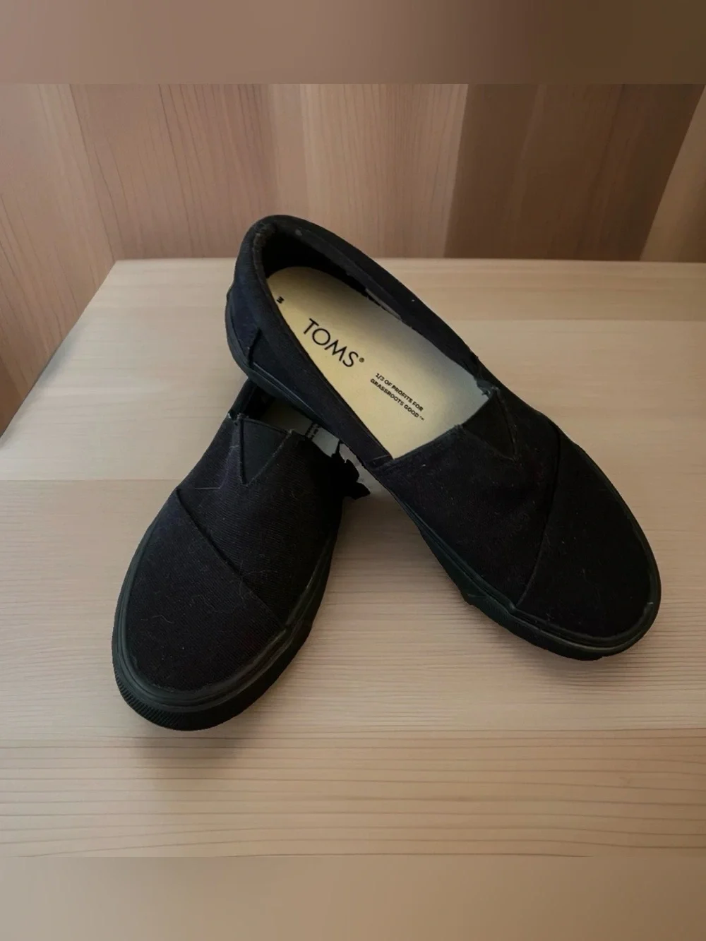 TOMS Black Canvas Slip-On Deck Shoes Men’s 7 NWOB **Free Shipping**